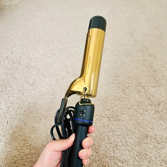 Hot Tools Pro Signature 1 1/2 Curling Iron – New in Box” - Picture 2 of 2